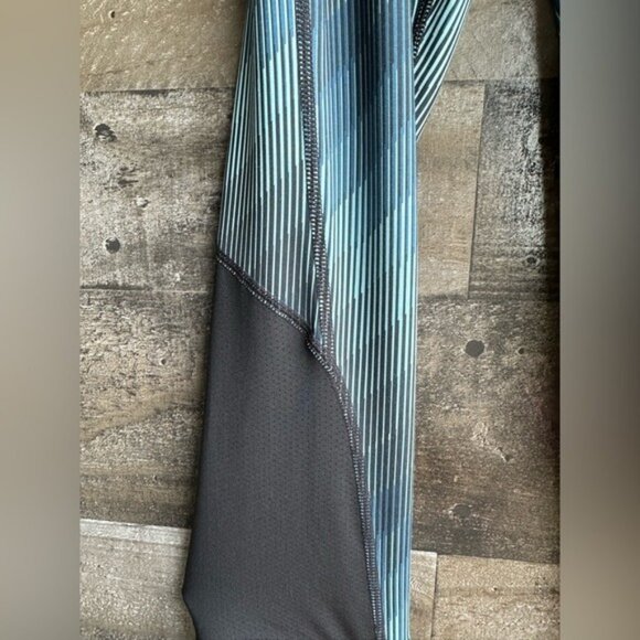 Nike Pro XS Womens Blue Gradient Dri-Fit Athletic Leggings with Stretch & Breath - Picture 5 of 6